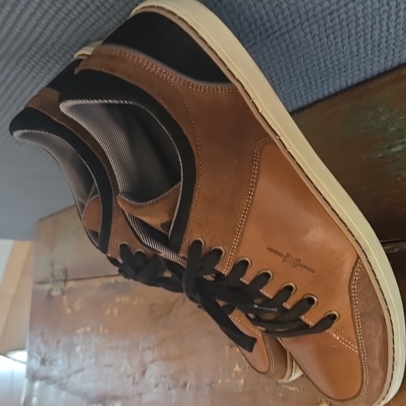 Shoes - Picture 4 of 8